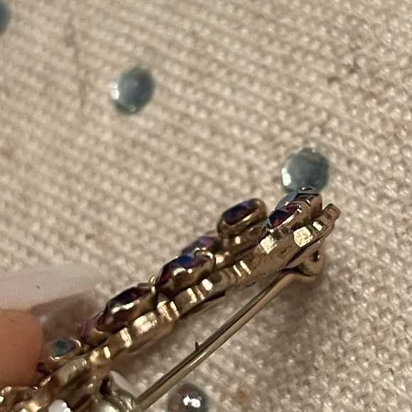 vintage brooch pin with Beautiful Rhinestones - Picture 6 of 8